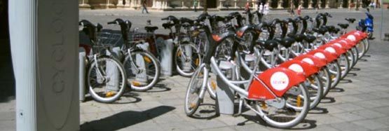 Enjoy Sevilla riding a bicycle!